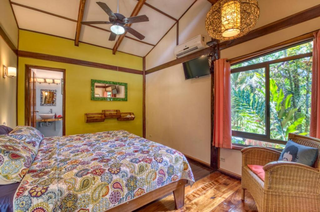 Caribe Town Bungalows Puerto Viejo de Talamanca Bagian luar foto