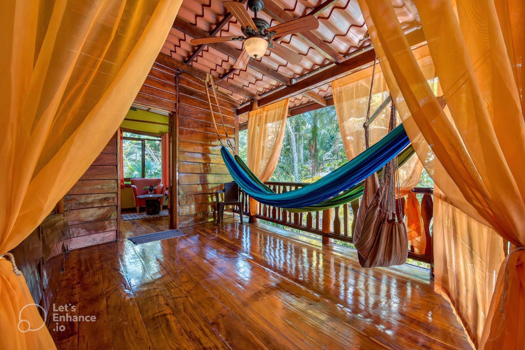 Caribe Town Bungalows Puerto Viejo de Talamanca Bagian luar foto