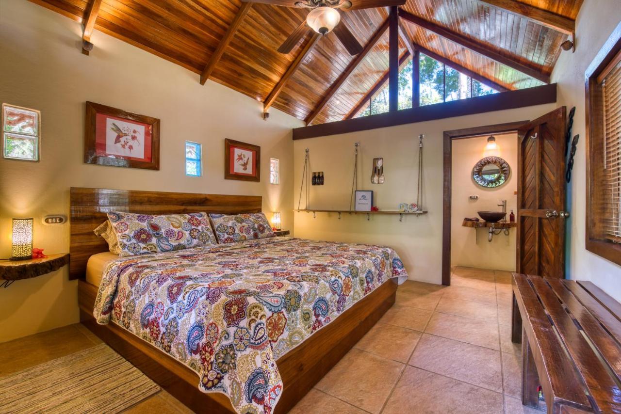 Caribe Town Bungalows Puerto Viejo de Talamanca Bagian luar foto