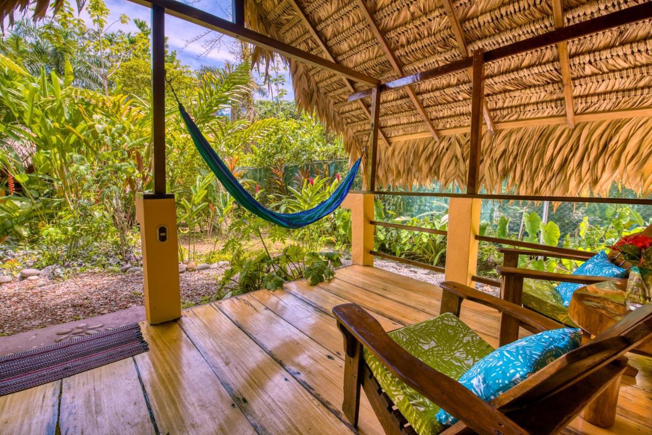 Caribe Town Bungalows Puerto Viejo de Talamanca Bagian luar foto