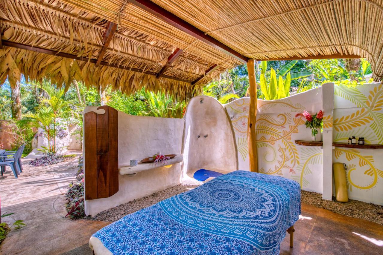 Caribe Town Bungalows Puerto Viejo de Talamanca Bagian luar foto