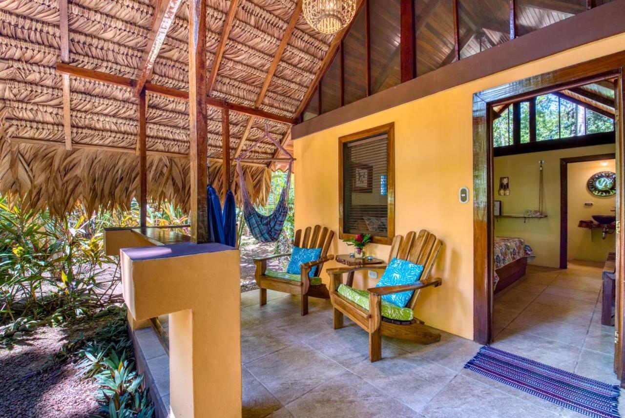 Caribe Town Bungalows Puerto Viejo de Talamanca Bagian luar foto