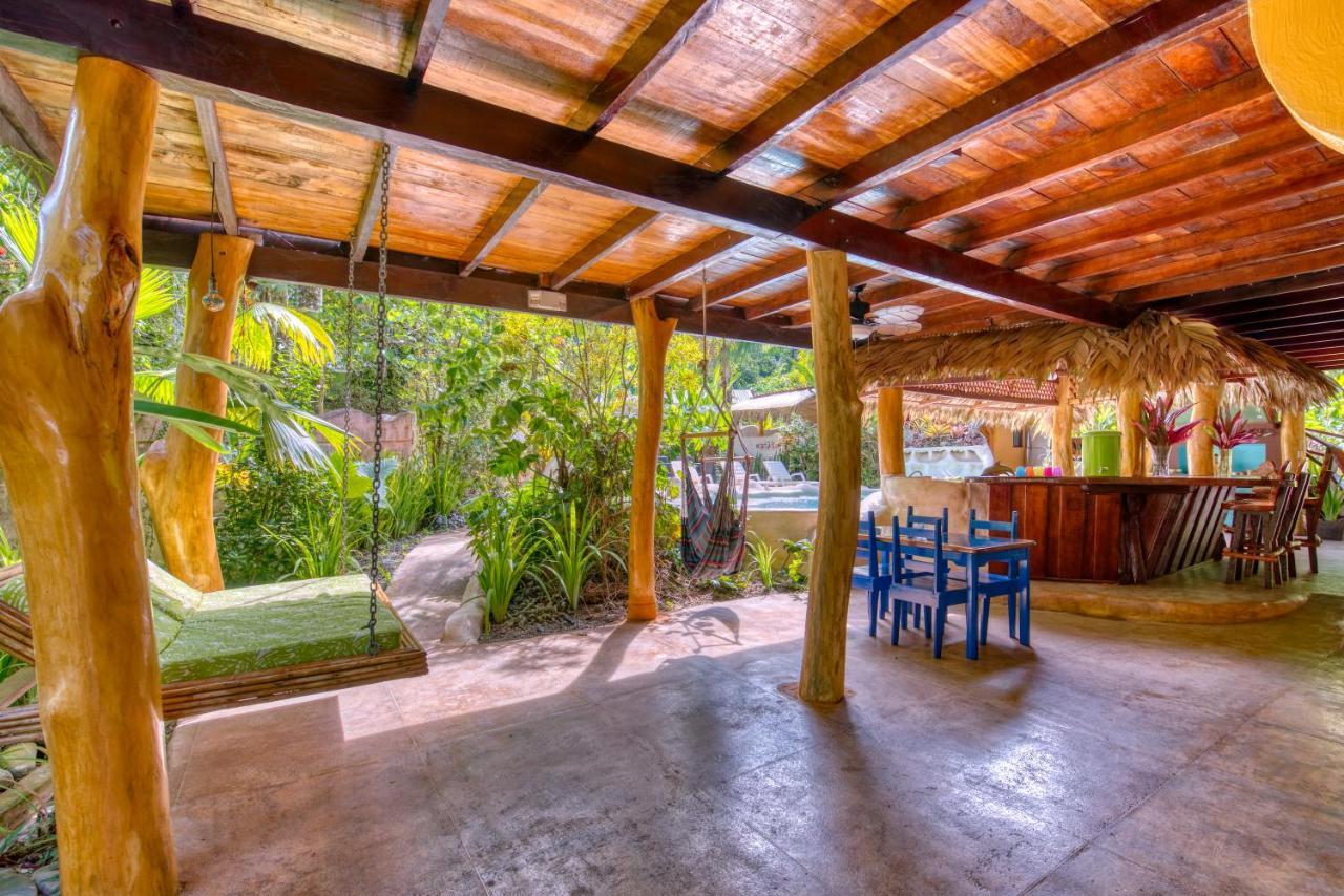 Caribe Town Bungalows Puerto Viejo de Talamanca Bagian luar foto
