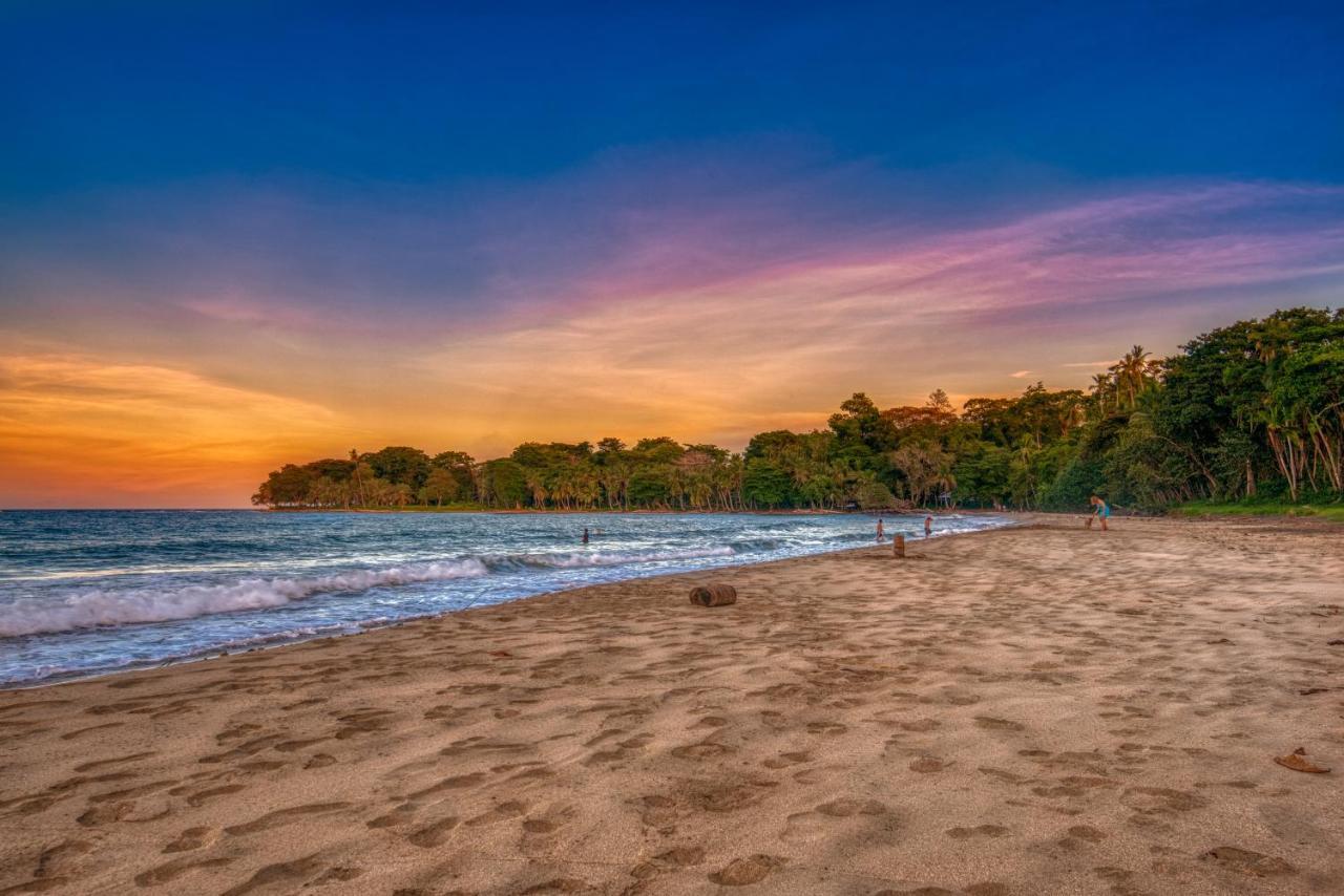 Caribe Town Bungalows Puerto Viejo de Talamanca Bagian luar foto
